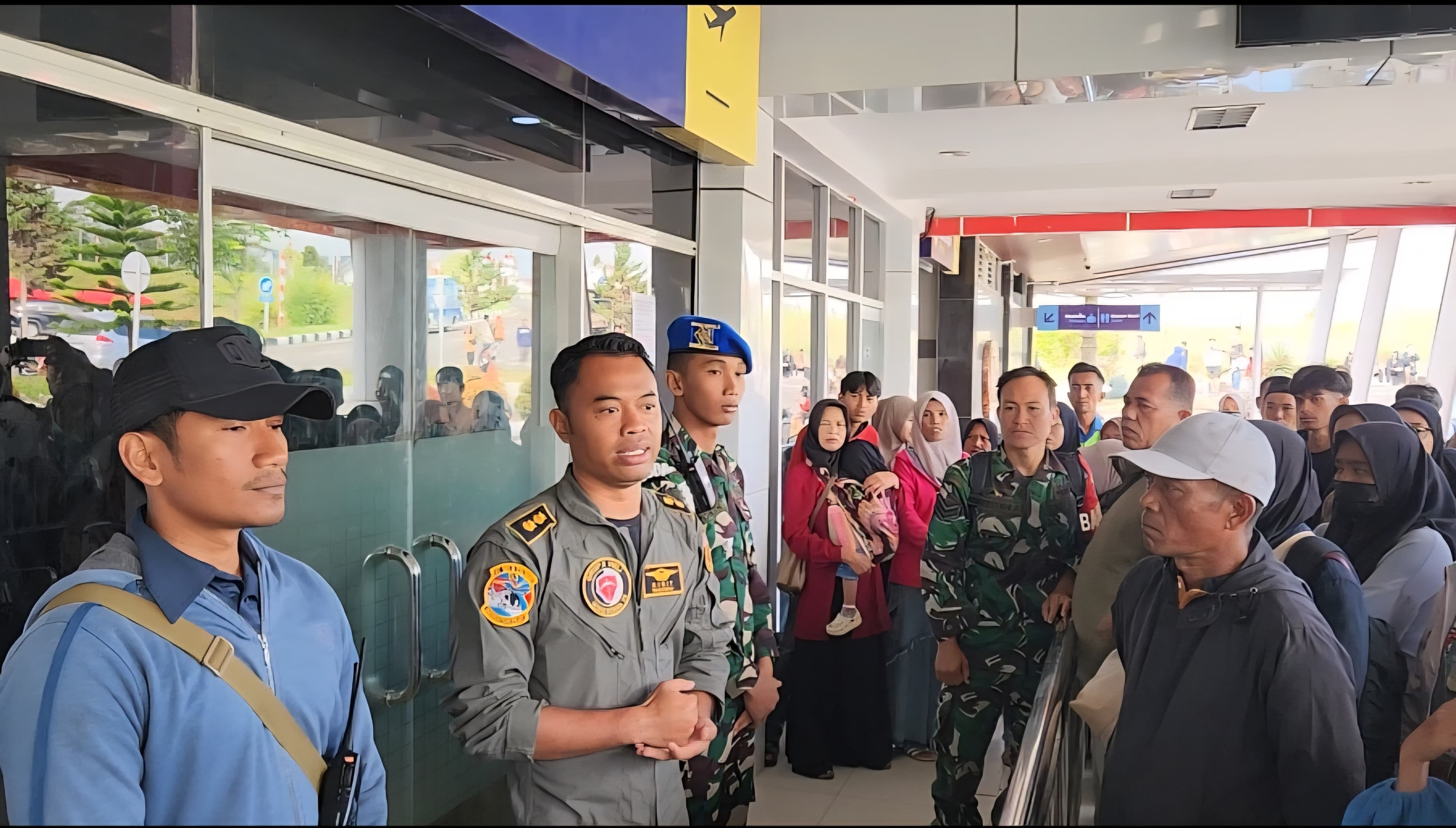 TNI AU Fasilitasi Pesawat Untuk Evakuasi Masyarakat Terdampak Bencana Yang Terisolir, Nakes Dan Orang Sakit