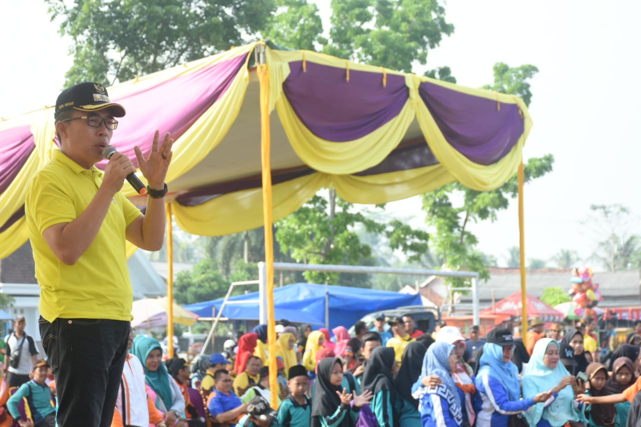 Bupati Lampung Timur Menghadiri Acara Gerak Jalan Santai Dalam Rangka Memperingati HUT PGRI Ke 74