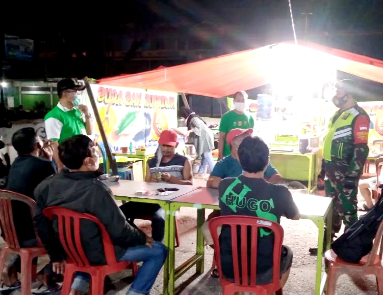 Babinsa Kodim 0301/PBR Bersama Satgas Covid-19 Terapkan Sangsi Bagi Pelanggar Disiplin Protokol Kesehatan