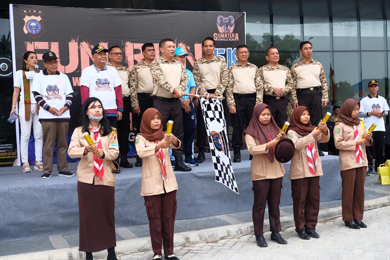 Kapolda Riau Melepas Peserta Lomba Lari Fun Run di Kota Dumai