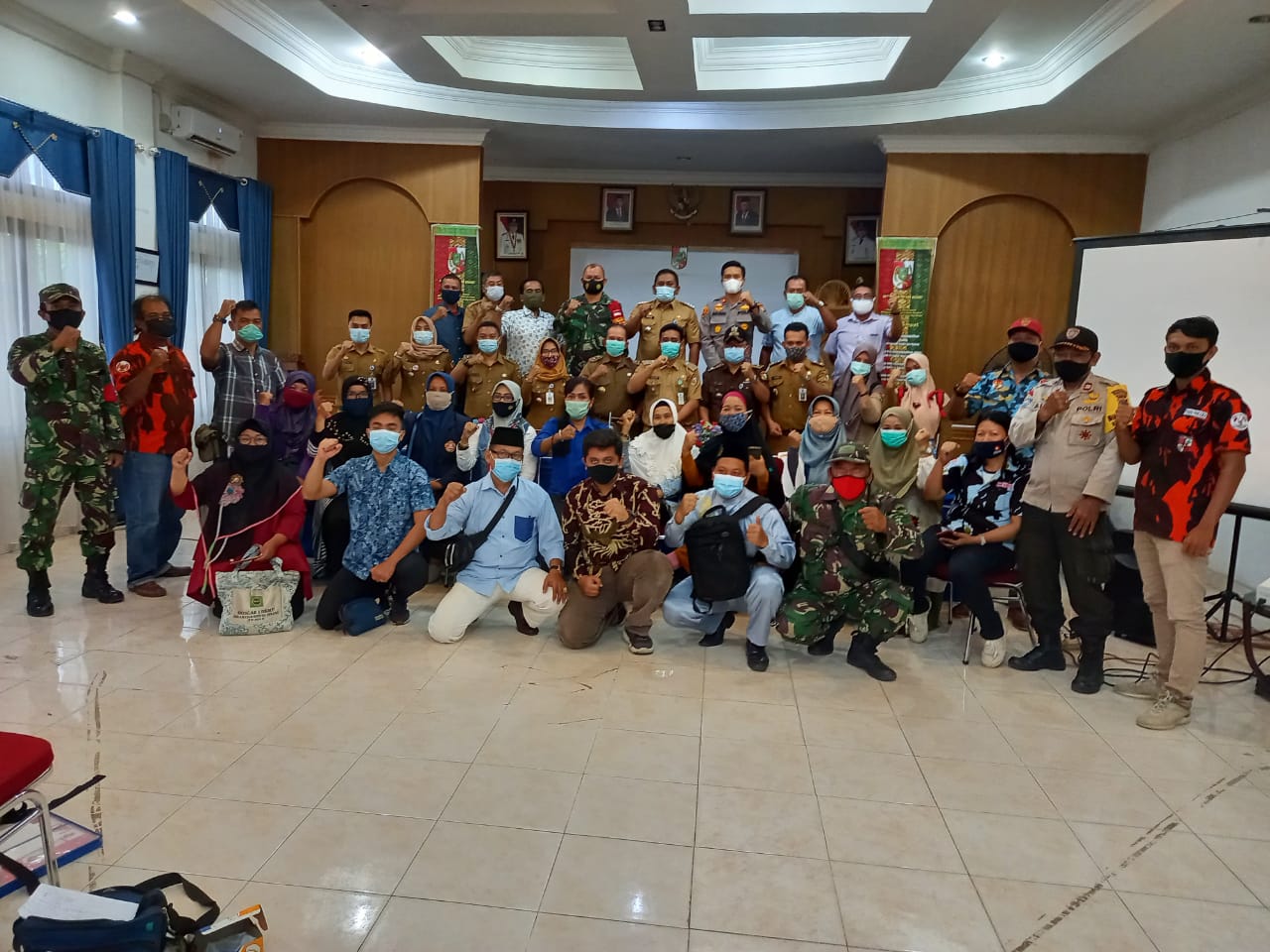 Camat Payung Sekaki Gelar Rapat Bersama Forkompincam Terkait Persiapan Pelaksanaan Gotong Royong Massal