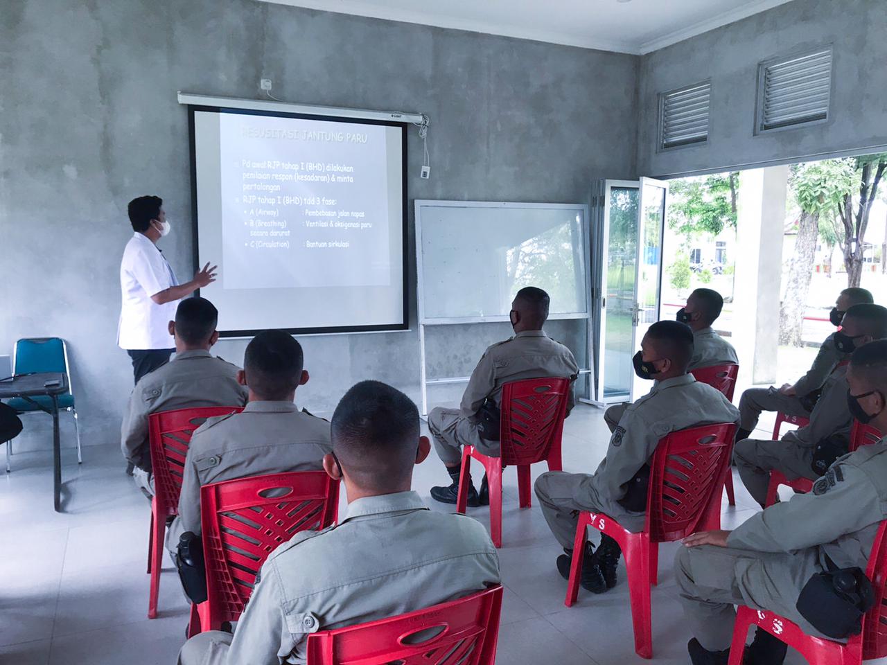 Tingkatkan Kemampuan P3K, Personil Brimob Polda Riau Gelar Latihan