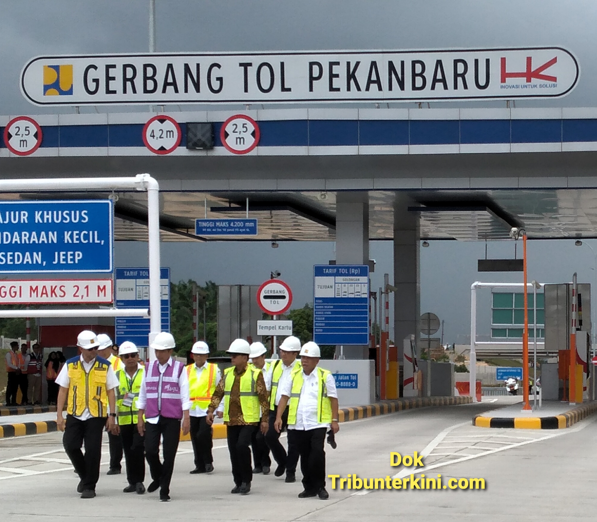 Meninjau Jalan Tol Pekanbaru - Dumai, Presiden Jokowi Harapkan Akhir Bulan April Sudah Selesai
