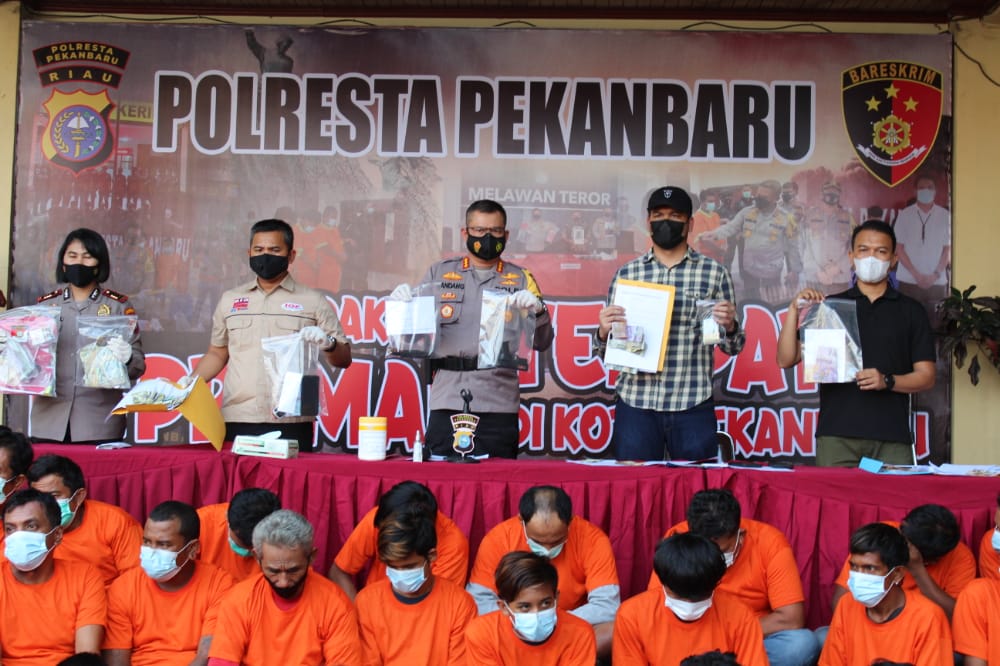Polresta Pekanbaru dan Jajaran Polsek Amankan 79 Preman, Senjata Tajam dan Pistol Mainan Turut Diamankan