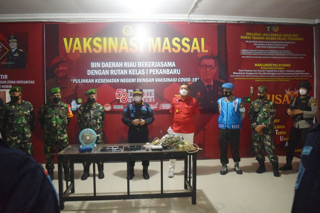 Personel Kodim 0301/PBR Ikut Razia Di Rutan Kelas I Pekanbaru