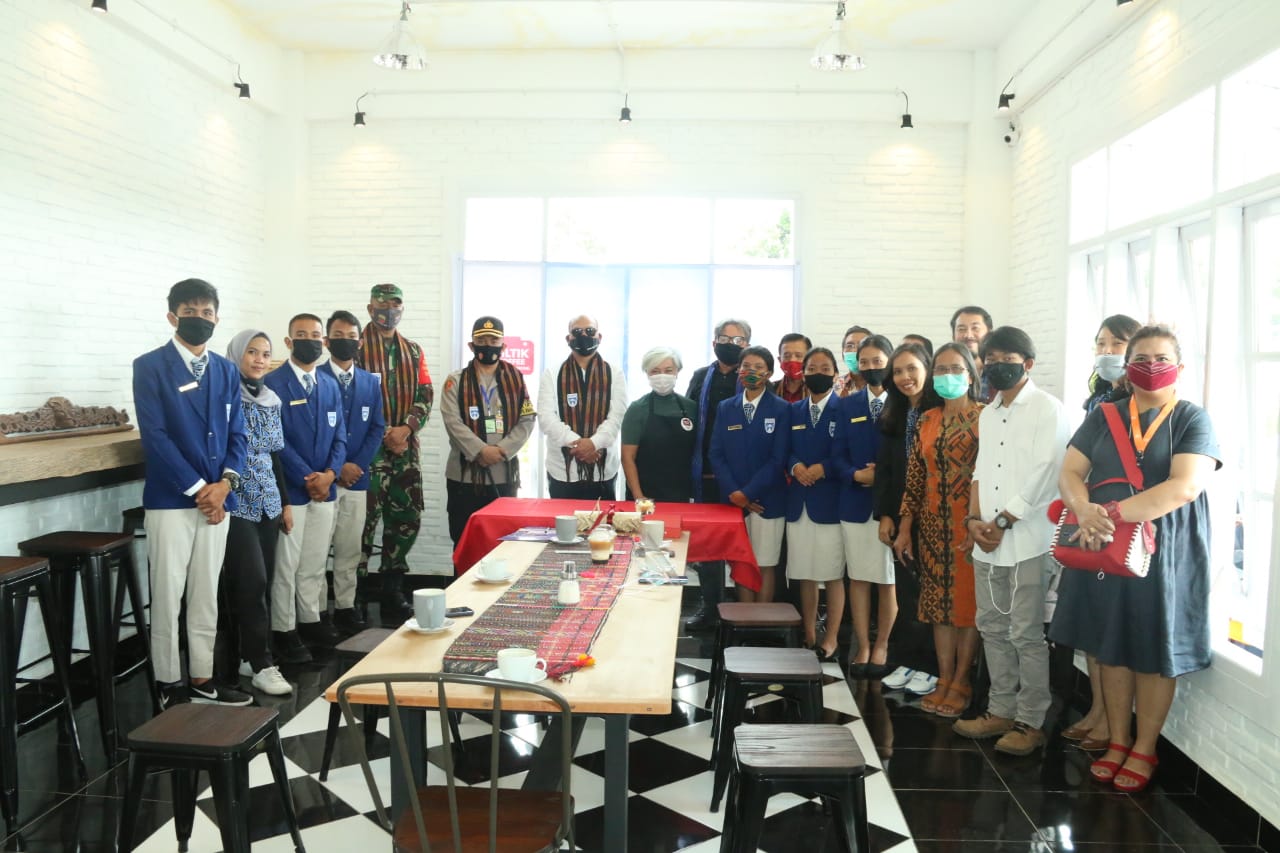 Pentingnya SDM Unggul Tunjang Wisata Danau Toba, Bupati Taput Dukung MoU Signing Ceremony ULCLA dan Piltik Coffee