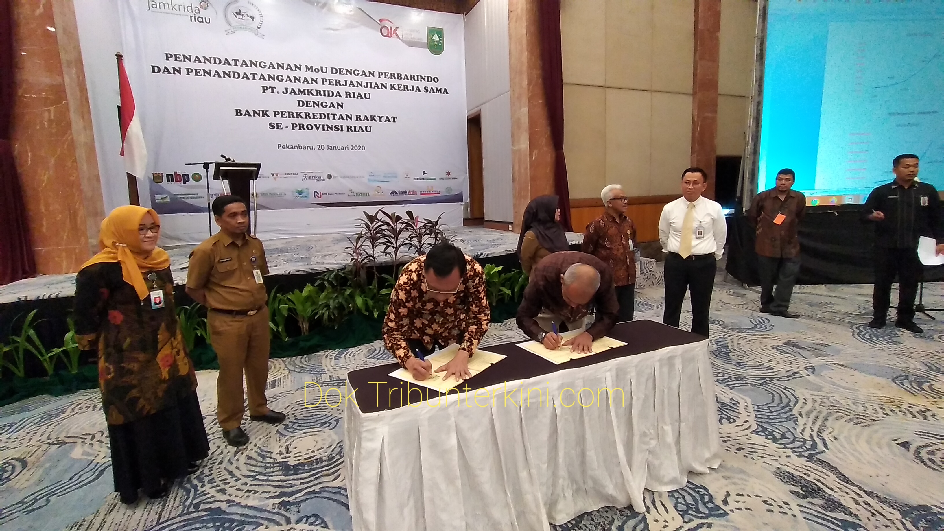 Penandatanganan MoU Dengan Perbarindo dan Perjanjian Kerjasama antara PT. Jamkrida Riau dengan BPR Se Provinsi Riau
