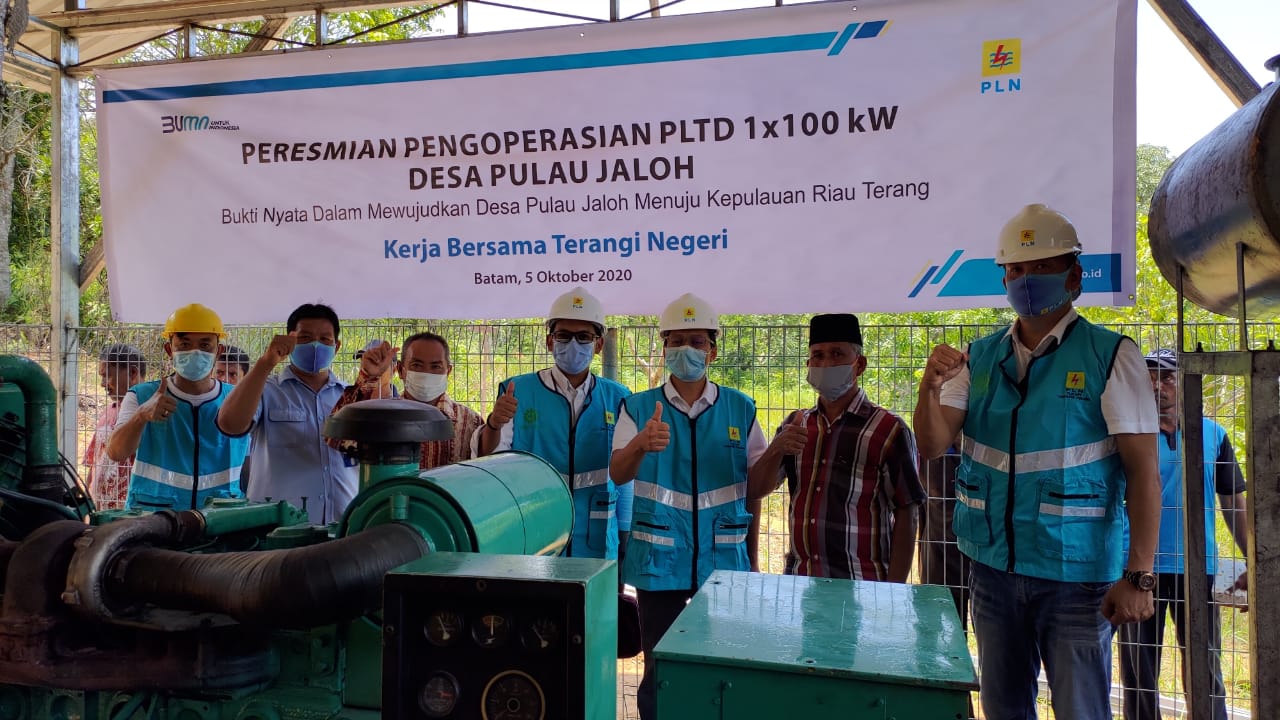 Jelang Hari Listrik Nasional Ke-75, PLN Berikan Kado Manis Untuk Masyarakat Selat Nenek dan Pulau Jaloh