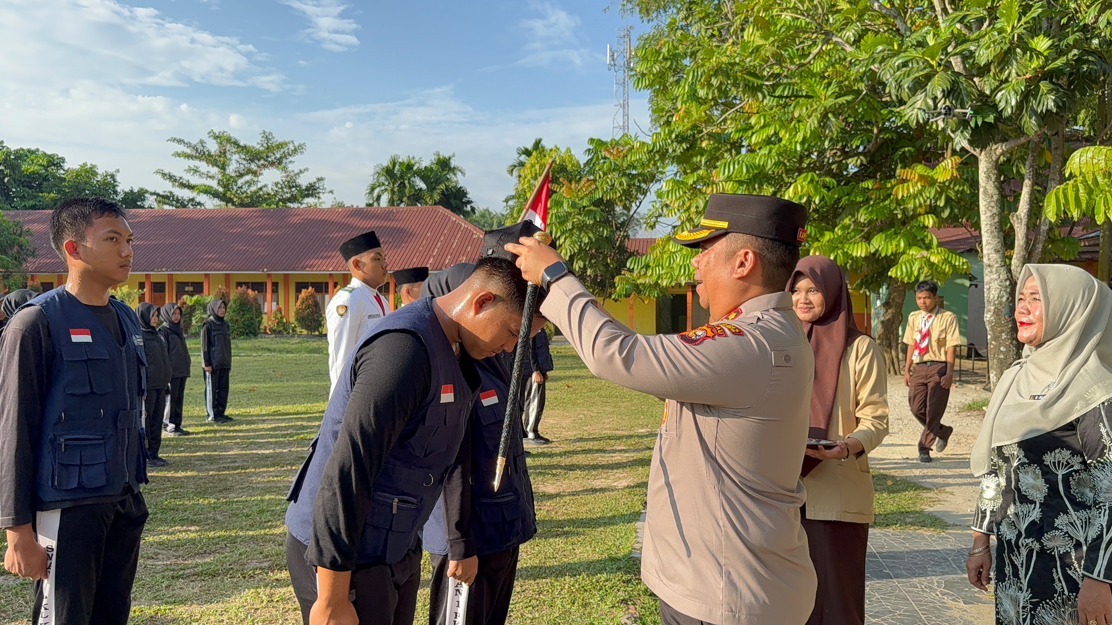 Kapolres Pelalawan Lantik Pengurus Bhuwana Lestari SMAN 1 Pkl Kerinci Periode 2026-2027