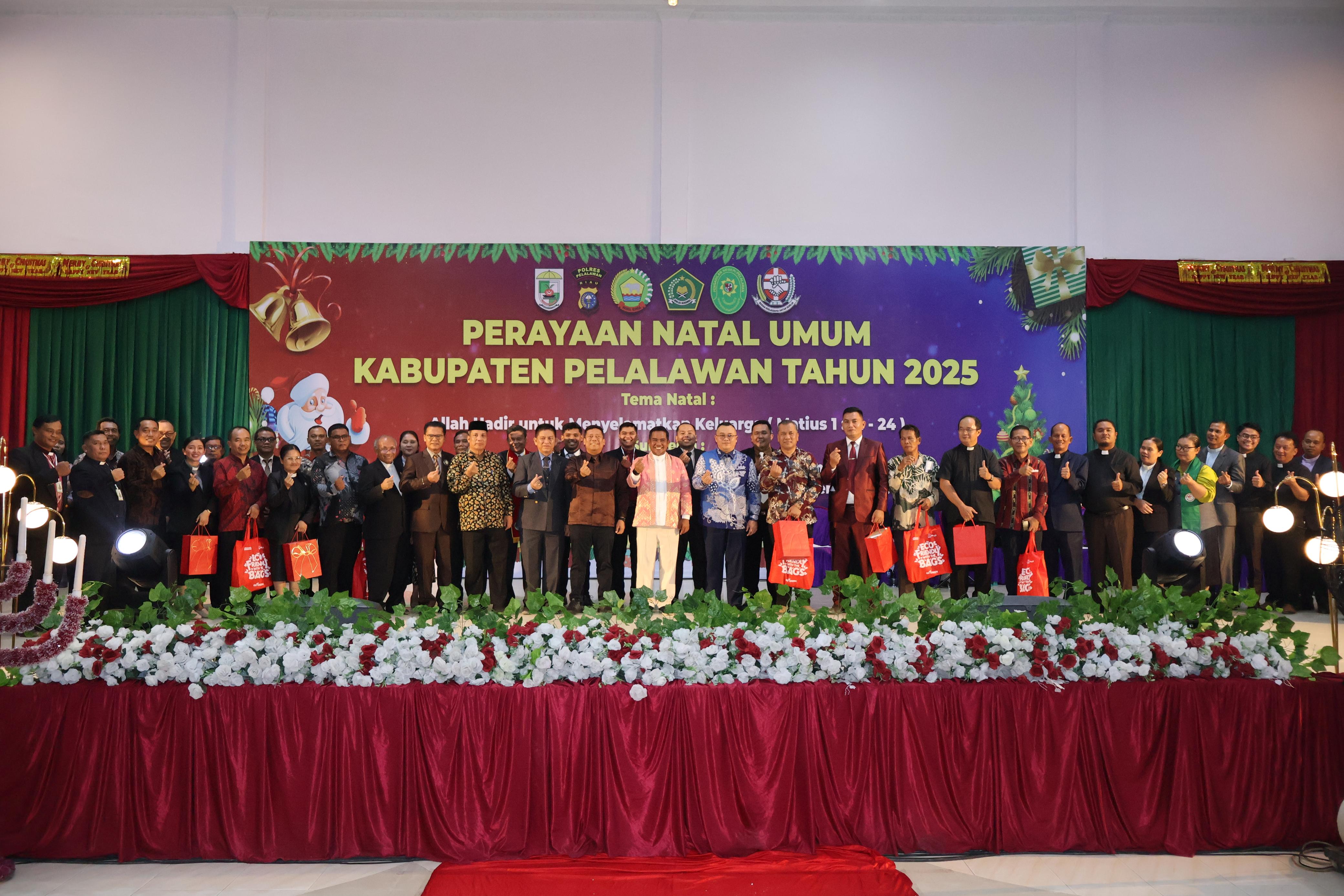 Polres Pelalawan Melaksanakan Perayaan Natal Umum Kabupaten Pelalawan Tahun 2025