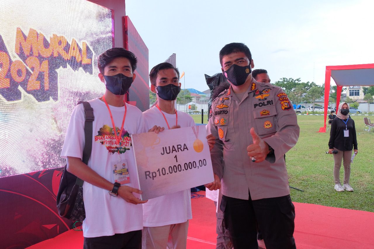 Tim Inhu Meraih Juara I Lomba Bhayangkara Mural Festival 2021 Polda Riau