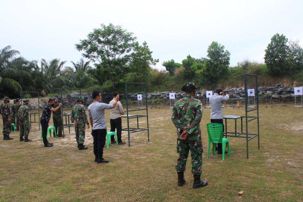 Tingkatkan Sinergitas Dengan Forkopimda, Kodim 0301/PBR Gelar Latihan Menembak Bersama