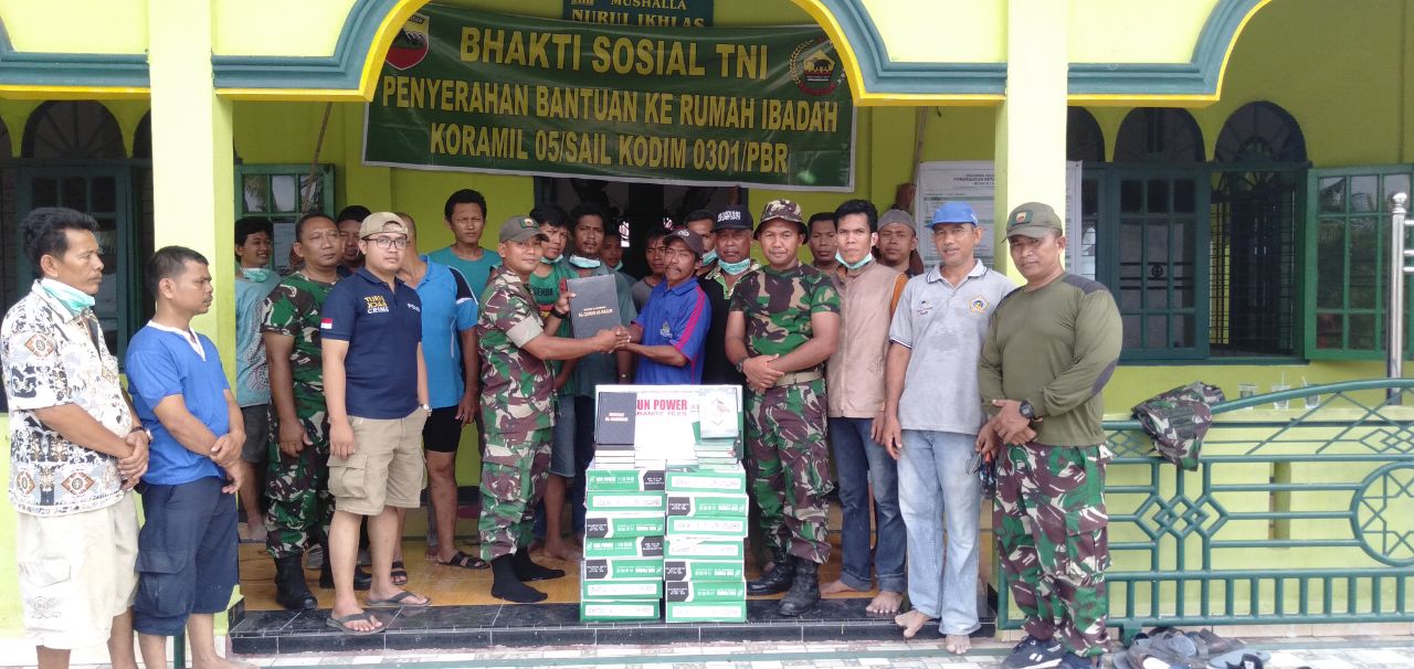 Tingkatkan Kepedulian TNI Terhadap Lingkungan, Babinsa Kodim 0301/Pekanbaru Berikan Bantuan Untuk Mushola Nurul Ikhlas