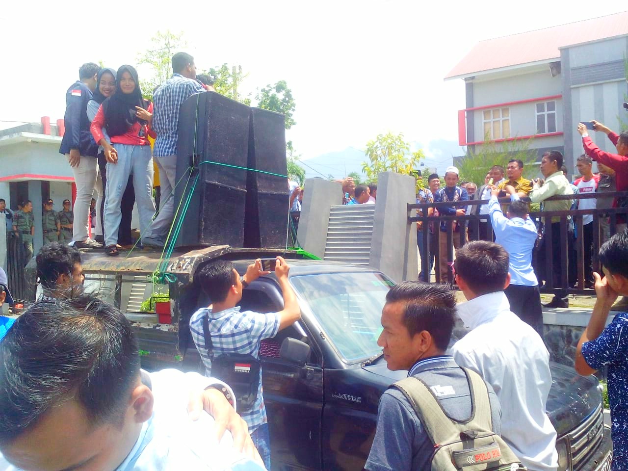 Kelangkaan Pupuk, Puluhan Mahasiswa UGL Aceh Tenggara Demo Kantor Bupati dan DPRK