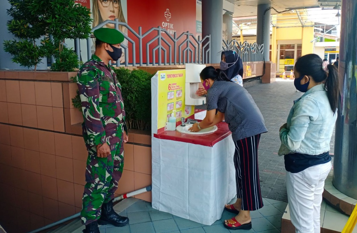 Babinsa Kodim 0301/PBR Selalu Laksanakan Penegakan Protokol Kesehatan Di Setiap Keramaian dan Pusat Pembelajaan