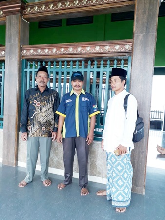 Wisata Religi Mengunjungi Makam Terapung Syekh Abdullah Mudzakir, yang Ramai Dikunjungi Peziarah