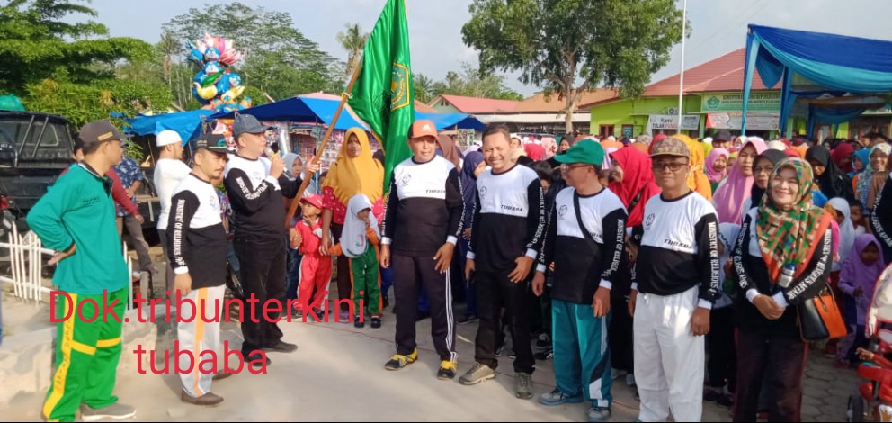 Kepala Kemenag Tubaba Lepas Ribuan Peserta Jalan Sehat Hari Amal Bakti Ke 74