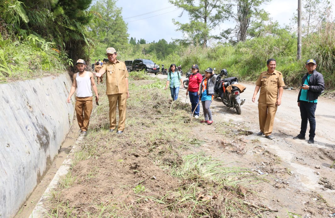 Wakil Bupati Taput Pimpin Gotong Royong ASN