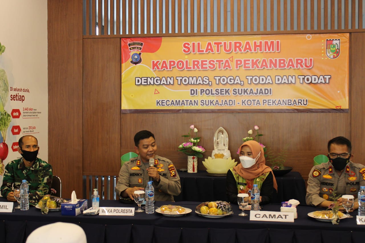 Kapolresta Pekanbaru Jalin Silaturahmi Bersama Para Tokoh Di Kecamatan Sukajadi