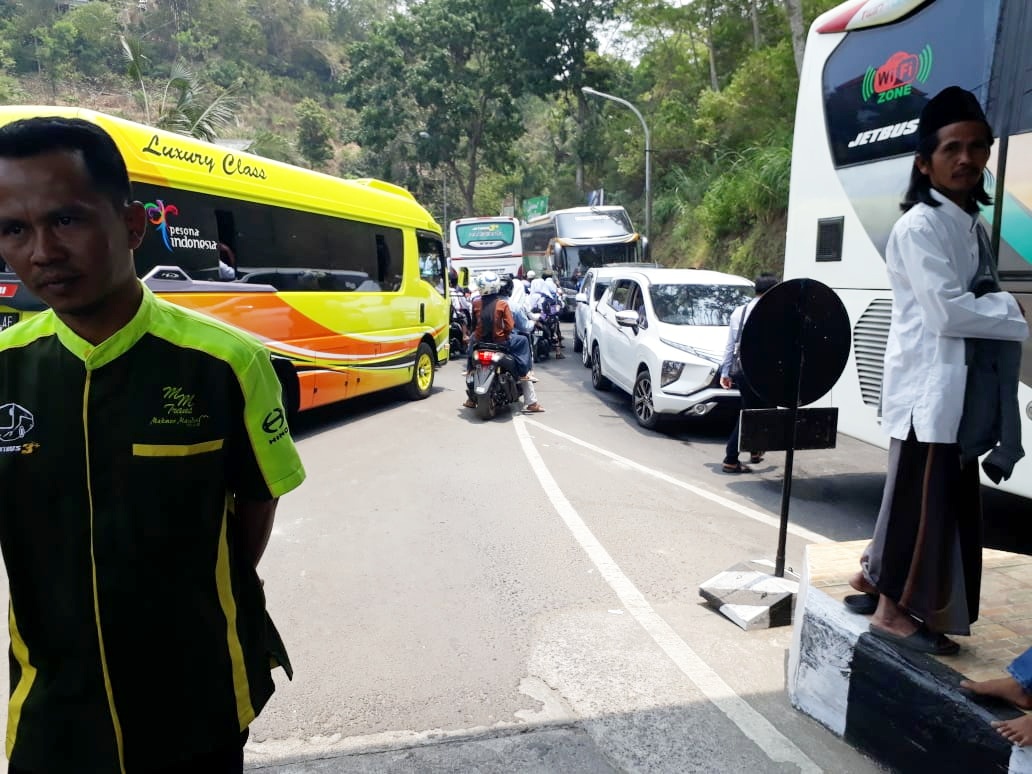 Jalan ke Kawasan Wisata Colo dan Pegunungan Muria Macet