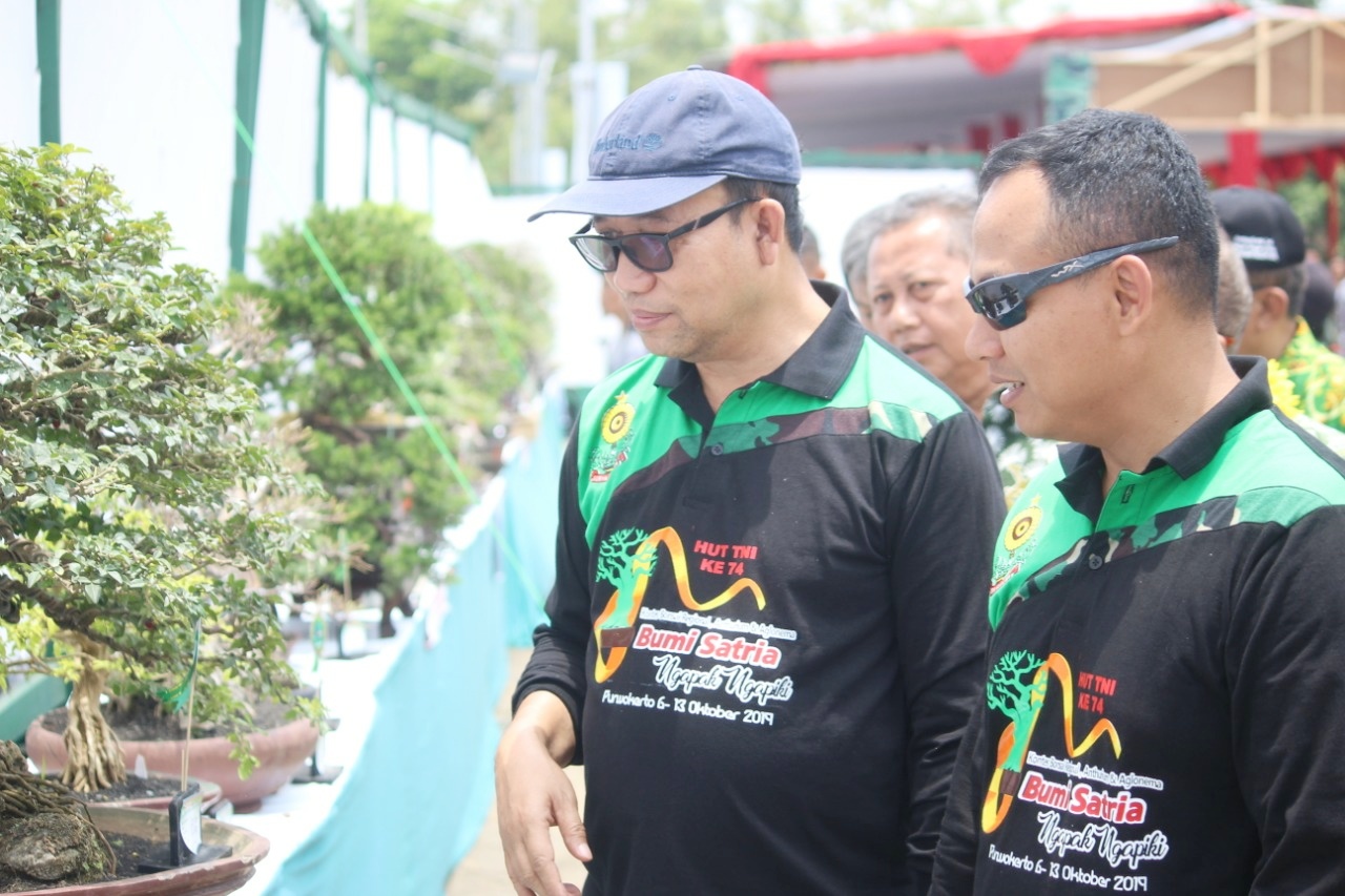  Peringati HUT TNI ke-74, Yonif 405/SK Gelar Kontes Bonsai, Memperebutkan Piala Bupati Banyumas