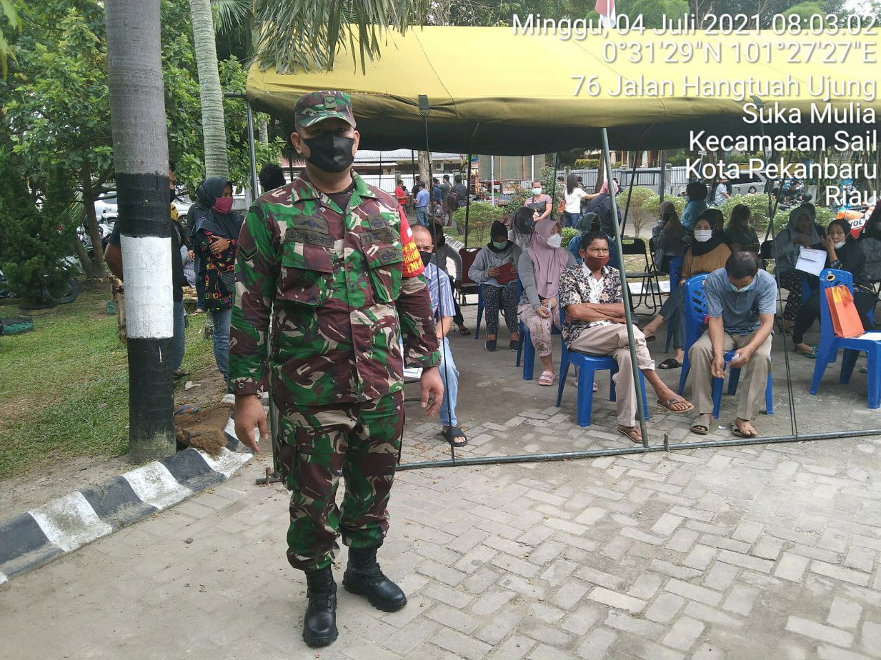 Babinsa Kodim 0301/PBR Memonitor Pelaksanaan Serbuan Vaksinasi di Polirem