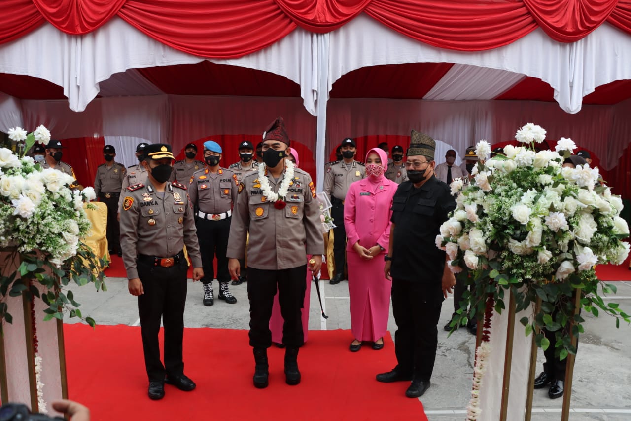 Lakukan Kunker, Kapolresta Pekanbaru Resmikan Ruang Pelayanan Publik Terpadu Polsek Lima Puluh