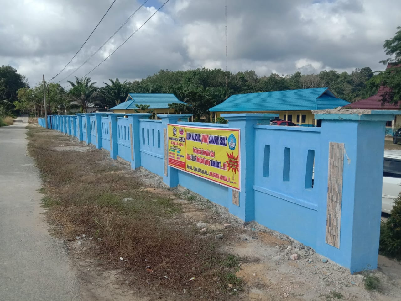 Masyarakat Kecewa Dengan Kondisi Bangunan Pagar SMPN 02 Pangkalan Kuras