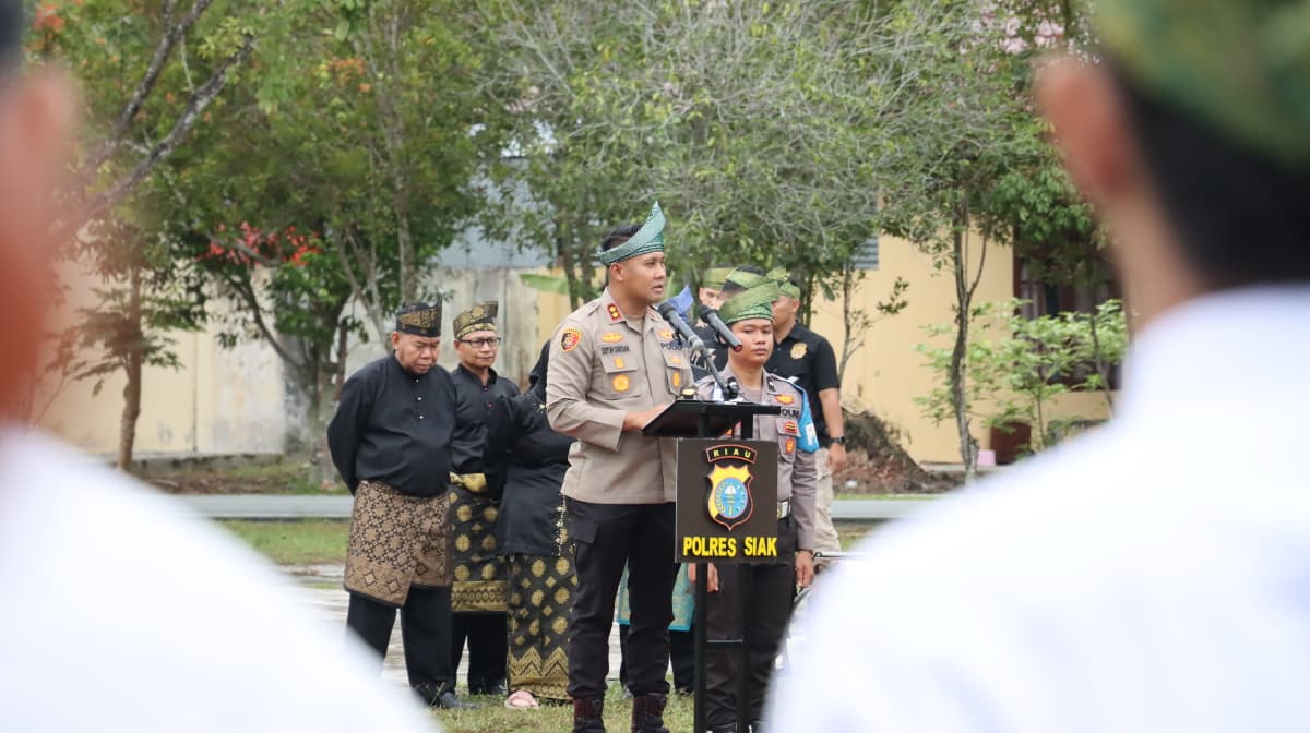 Polres Siak Launching Penggunaan Tanjak Dan Selempang Bagi Personil, Perkuat Marwah Melayu di Tubuh Polri
