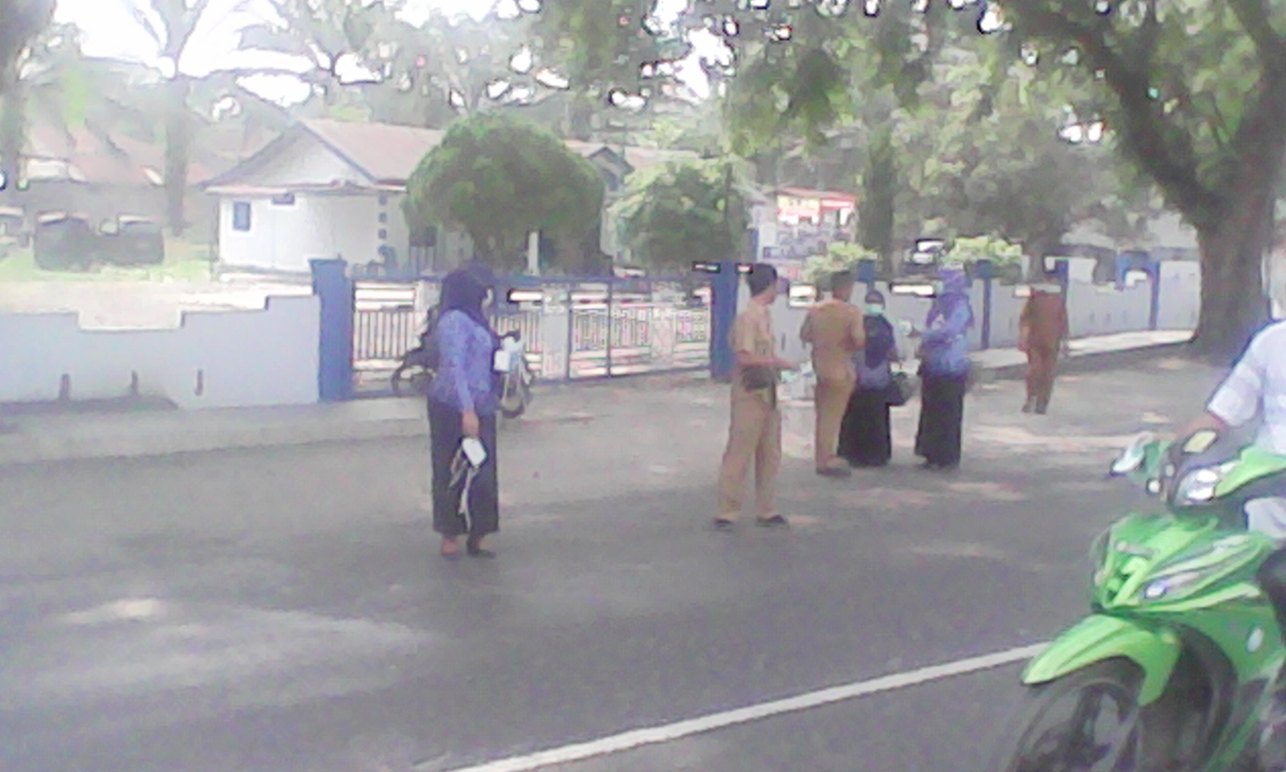 Peduli Kabut Asap, Dinkes Labura Bagi-bagi Masker