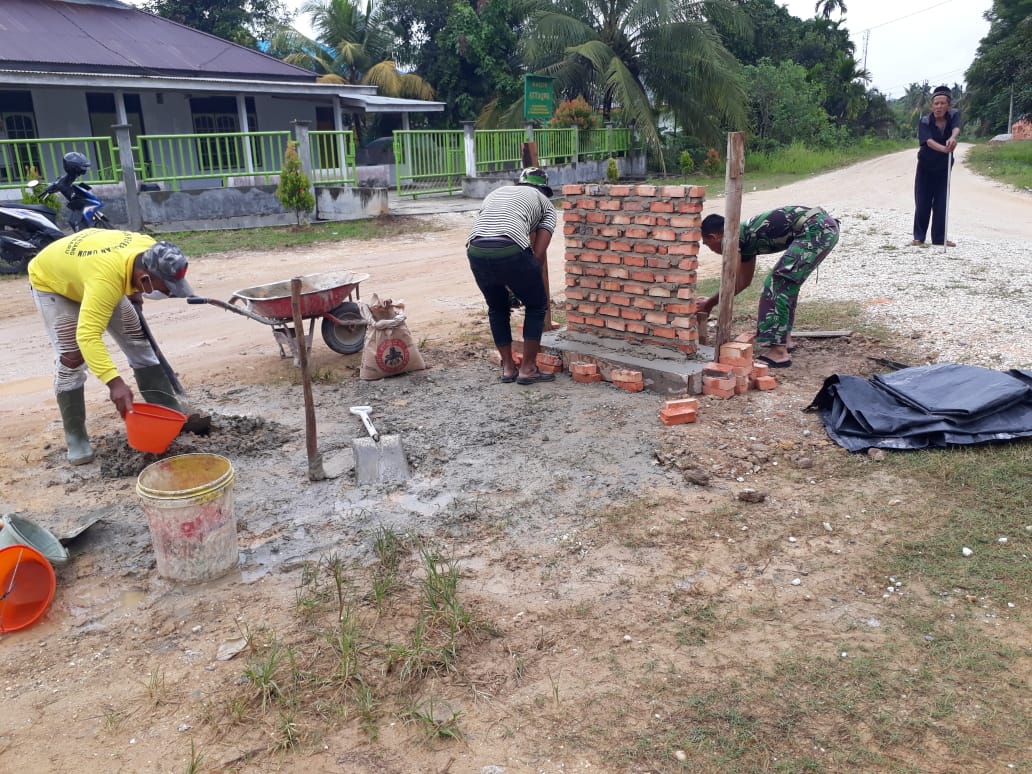 Dalam Pembangunan Tugu TMMD Ke-108 Kodim 0301/PBR, Sebagai Tanda Bukti Kemanunggalan TNI Bersama Rakyat