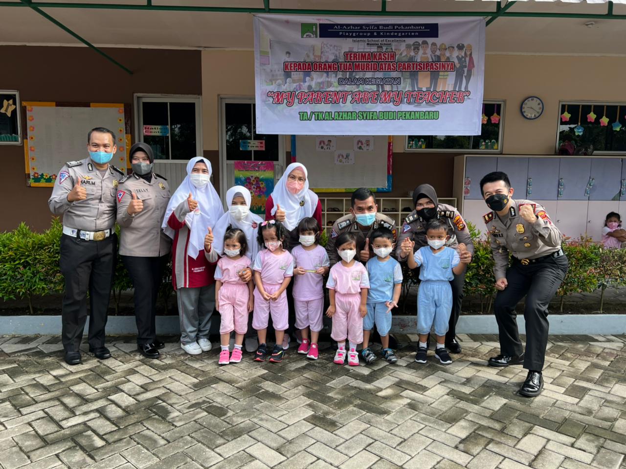 Polisi Sahabat Anak, Polsek Payung Sekaki Polresta Pekanbaru Kunjungi TK Al Azhar Shifa Budi