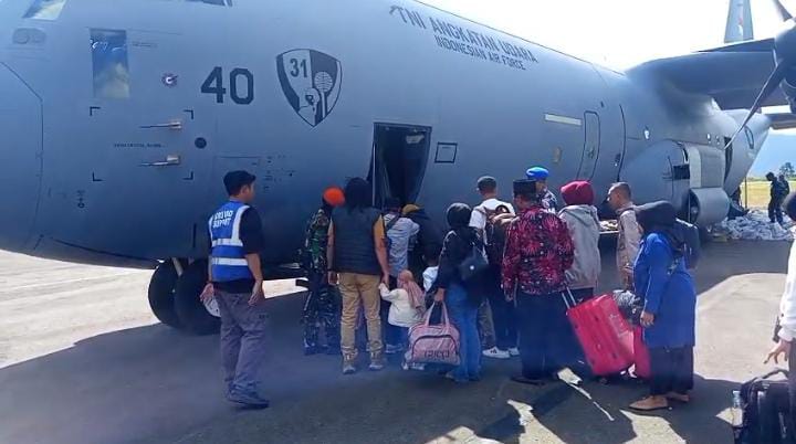 Berlanjut, Gerak Cepat TNI AU Kembali Evakuasi Warga Terdampak Bencana di Tanah Rencong