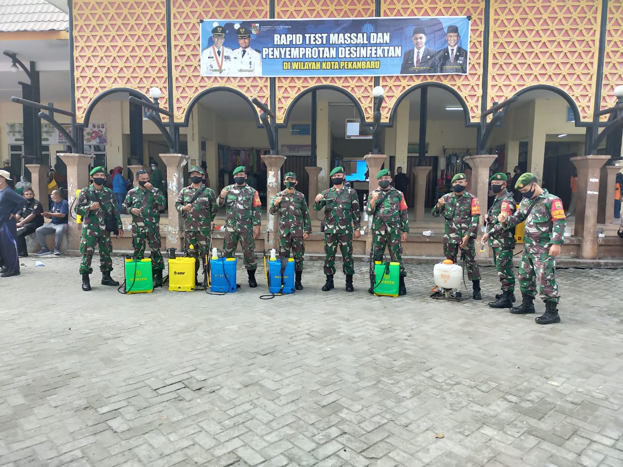 Pasi Ops Kodim 0301/PBR Hadir Dalam Apel Gelar Pasukan Penyemprotan Disinfektan dan Pelaksanaan Rapid Tes Massal