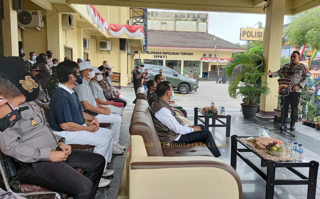 Kapolresta Pekanbaru Melepas Penyaluran Bansos 250 Ton Beras Kepada Masyarakat Yang Terdampak Covid-19, 'Program Rp 1000 Berjuta Makna Polresta Pekanbaru'