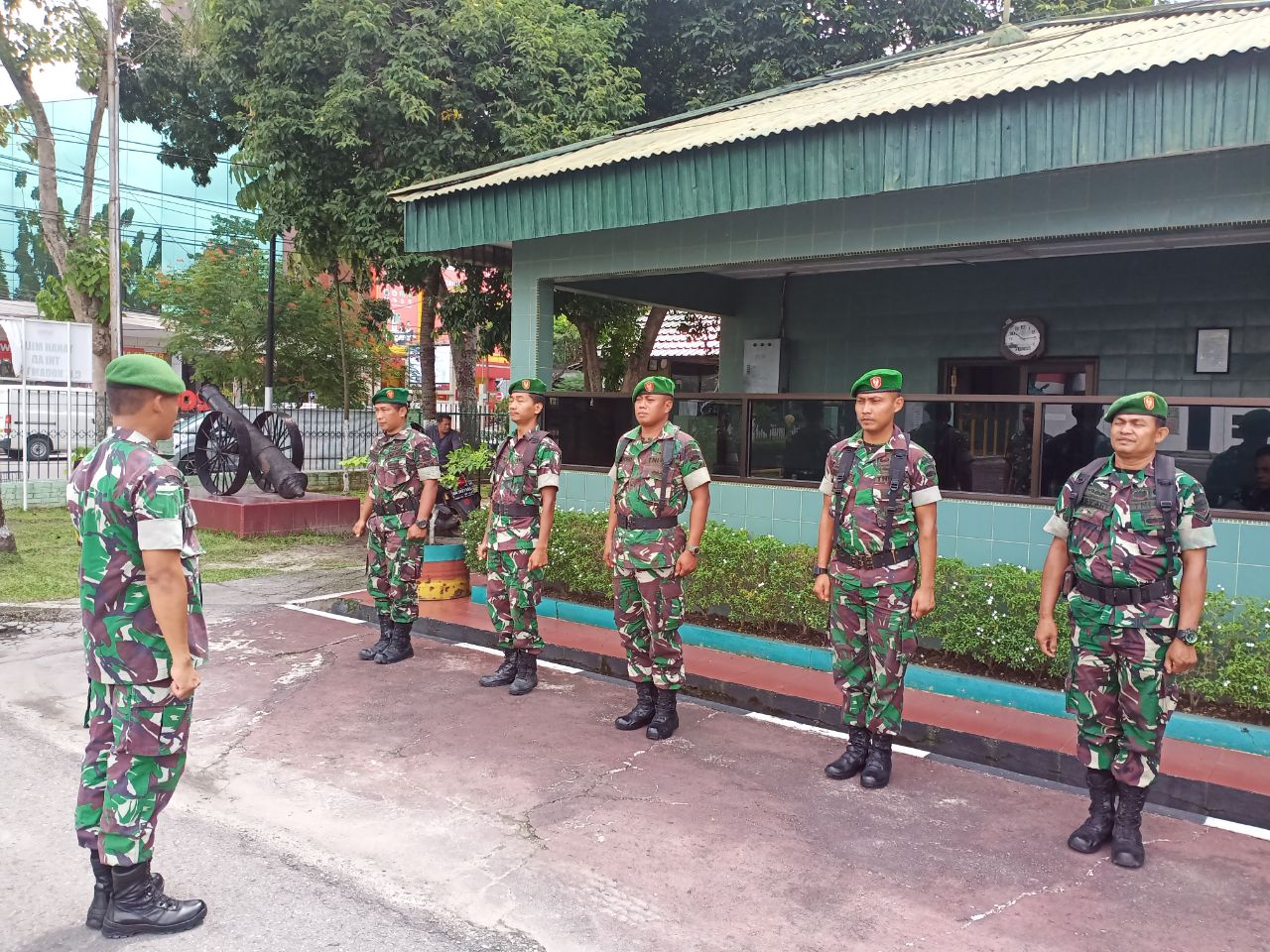 Tingkatkan Keamanan Pangkalan, Staf Kodim 0301/Pekanbaru Cek Kesiapan Personil Dinas