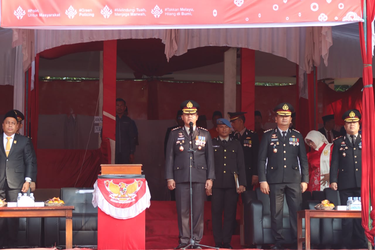 Dirreskrimsus Polda Riau Pimpin Upacara HUT Ke-81 RI di Lapangan Astaka Bandar Sei Kijang