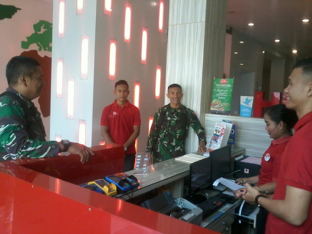 Babinsa Kodim 0301/PBR Laksanakan Giat Binter dan Patroli Pengawasan Orang Asing