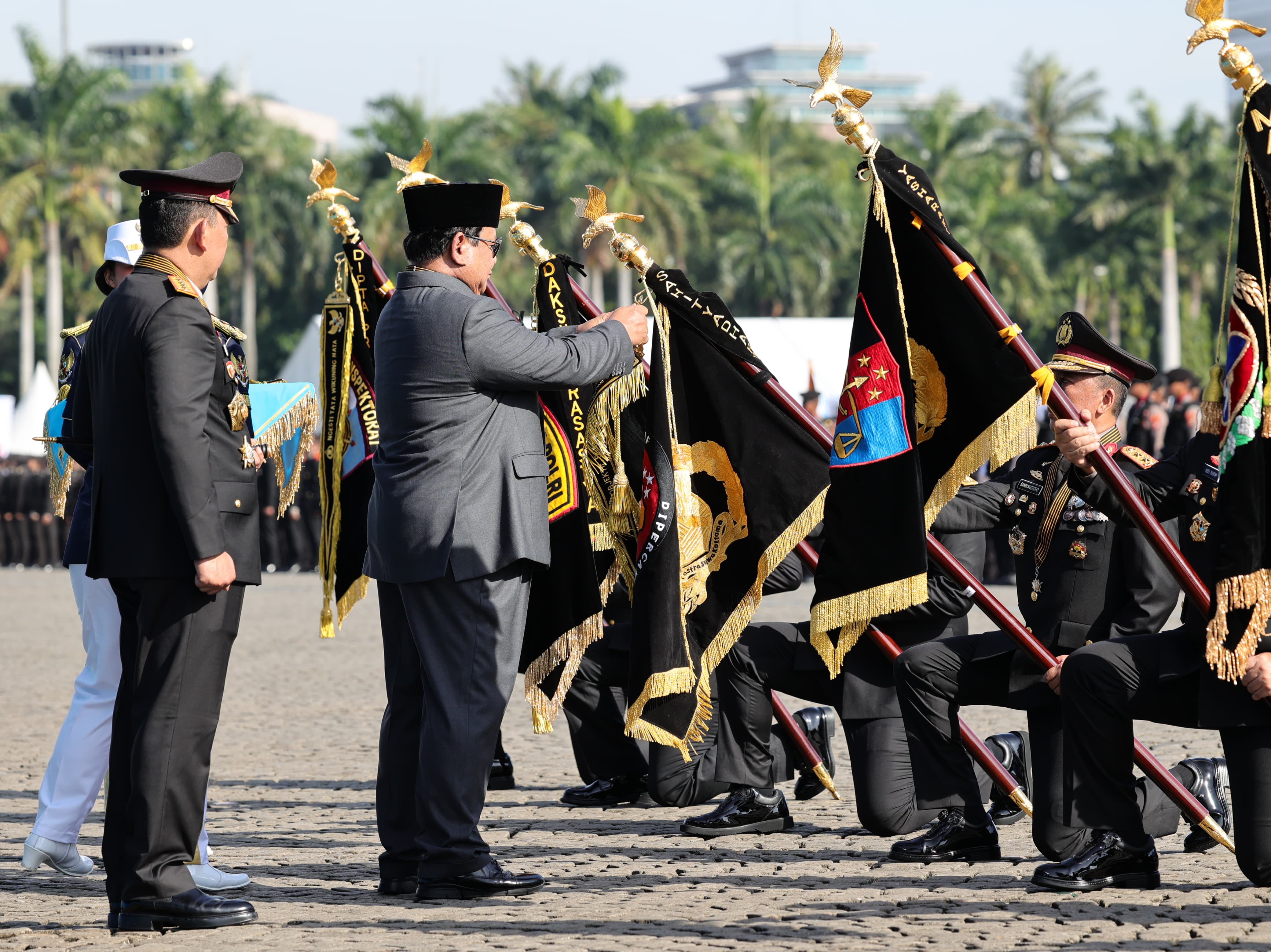 Presiden RI Hadiahi Penghargaan Nugraha Sakanti Kepada Divisi Humas Polri dan Enam Satker Lainnya
