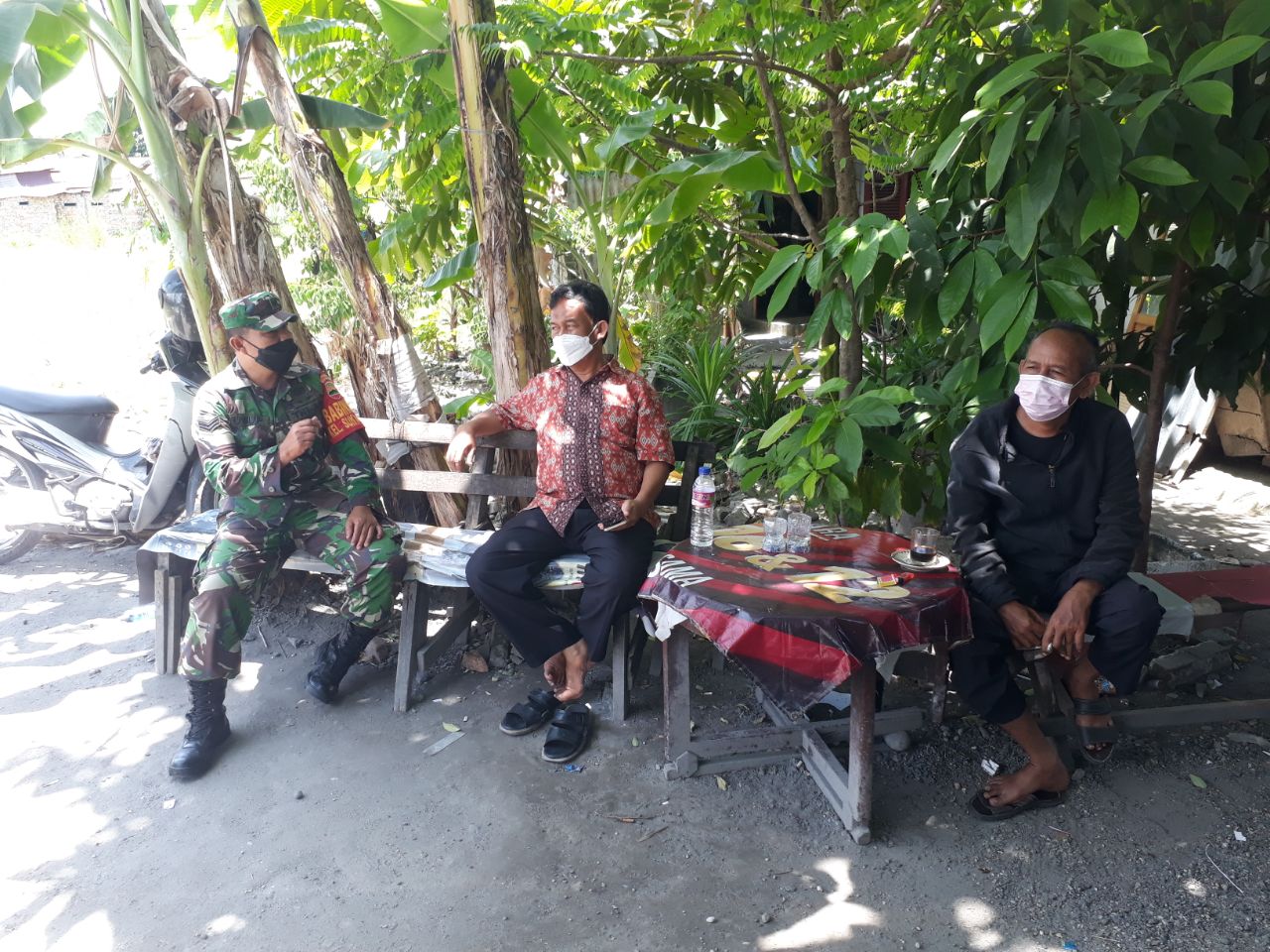 Babinsa Kodim 0301/PBR Laksanakan Kegiatan Komsos Kepada Warga Agar Tetap Prokes