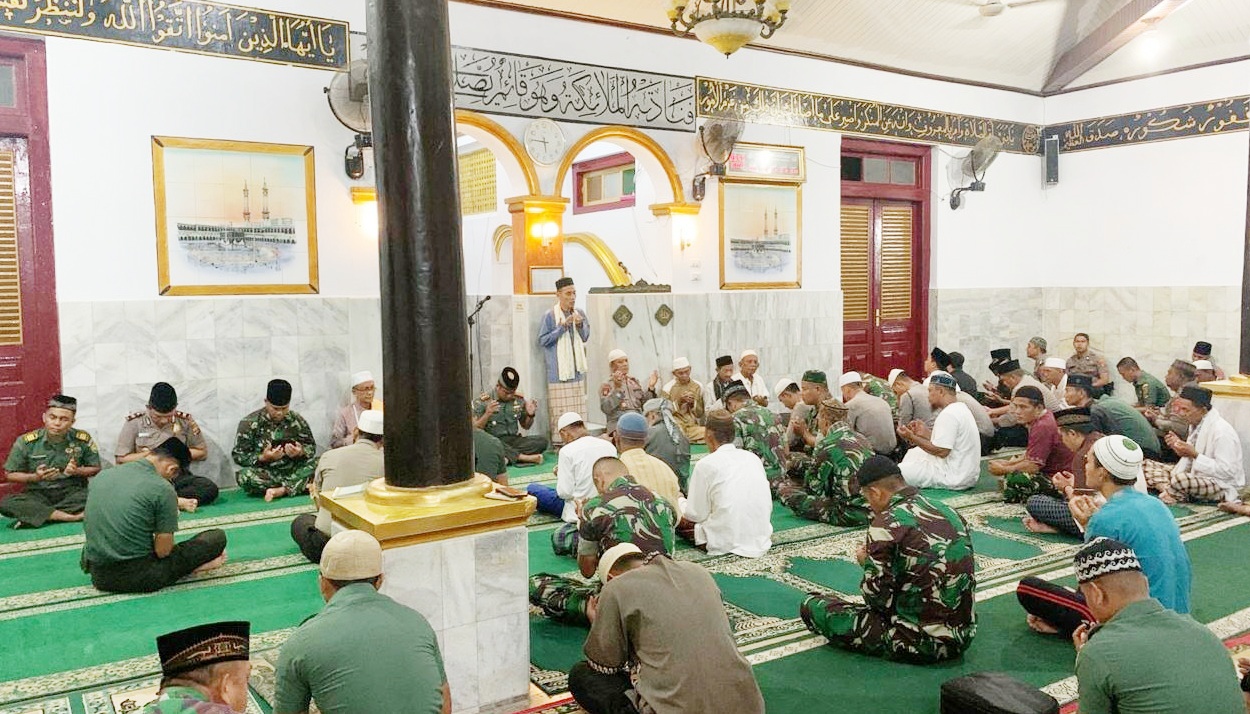 Polres Tulang Bawang Bersama Kodim 0426 Gelar Shalat Subuh Berjamaah