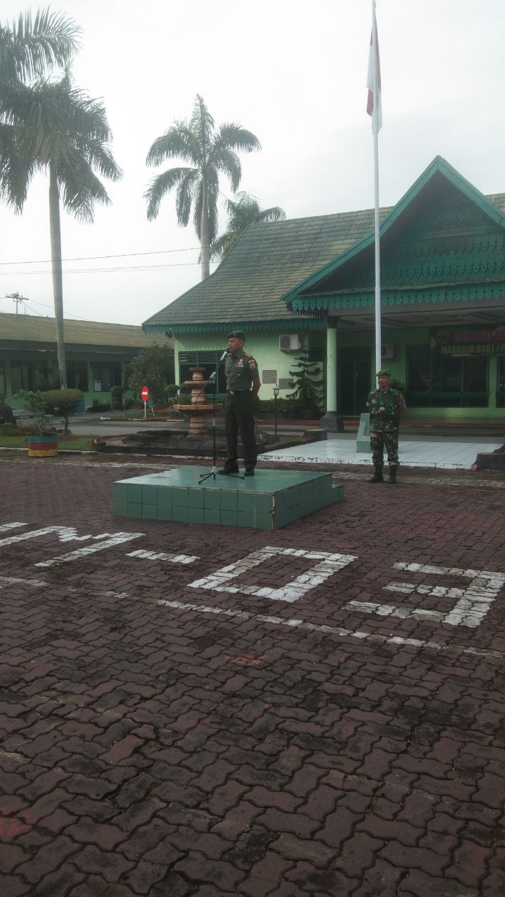 Upacara Bendera Awal Bulan, Dandim 0301/Pekanbaru Memberikan Pengarahan (JamDan) Kepada Personil Kodim dan PNS