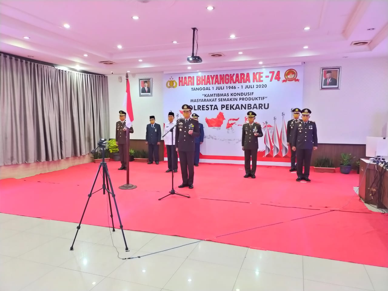 Dandim 0301/PBR Hadiri Upacara Memperingati HUT Bhayangkara Ke-74 Secara Virtual di Mapolresta Pekanbaru
