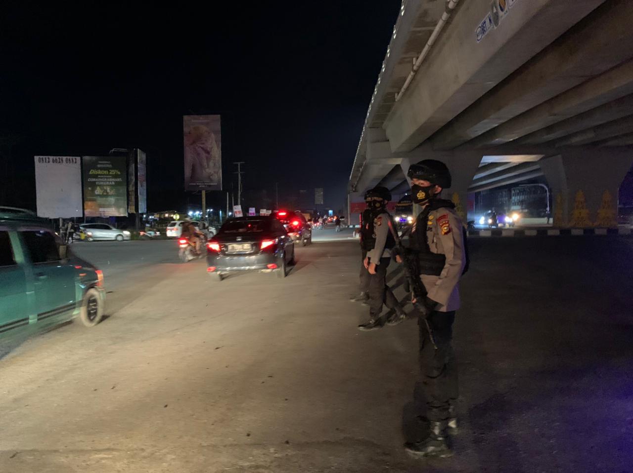 Brimob Polda Riau Laksanakan Patroli dan Perketat Penyekatan Serta Pembubaran Kerumunan