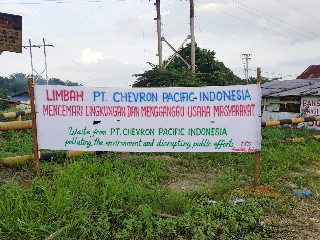 Kesal dengan sikap PT Chevron, Auzar Cs Bentangkan Spanduk dan Akan Surati Kementerian Lingkungan Hidup