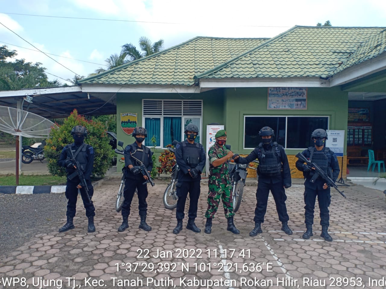 Brimob Yon B Manggala Polda Riau Sambangi Koramil 02/TP Kodim 0321/Rohil