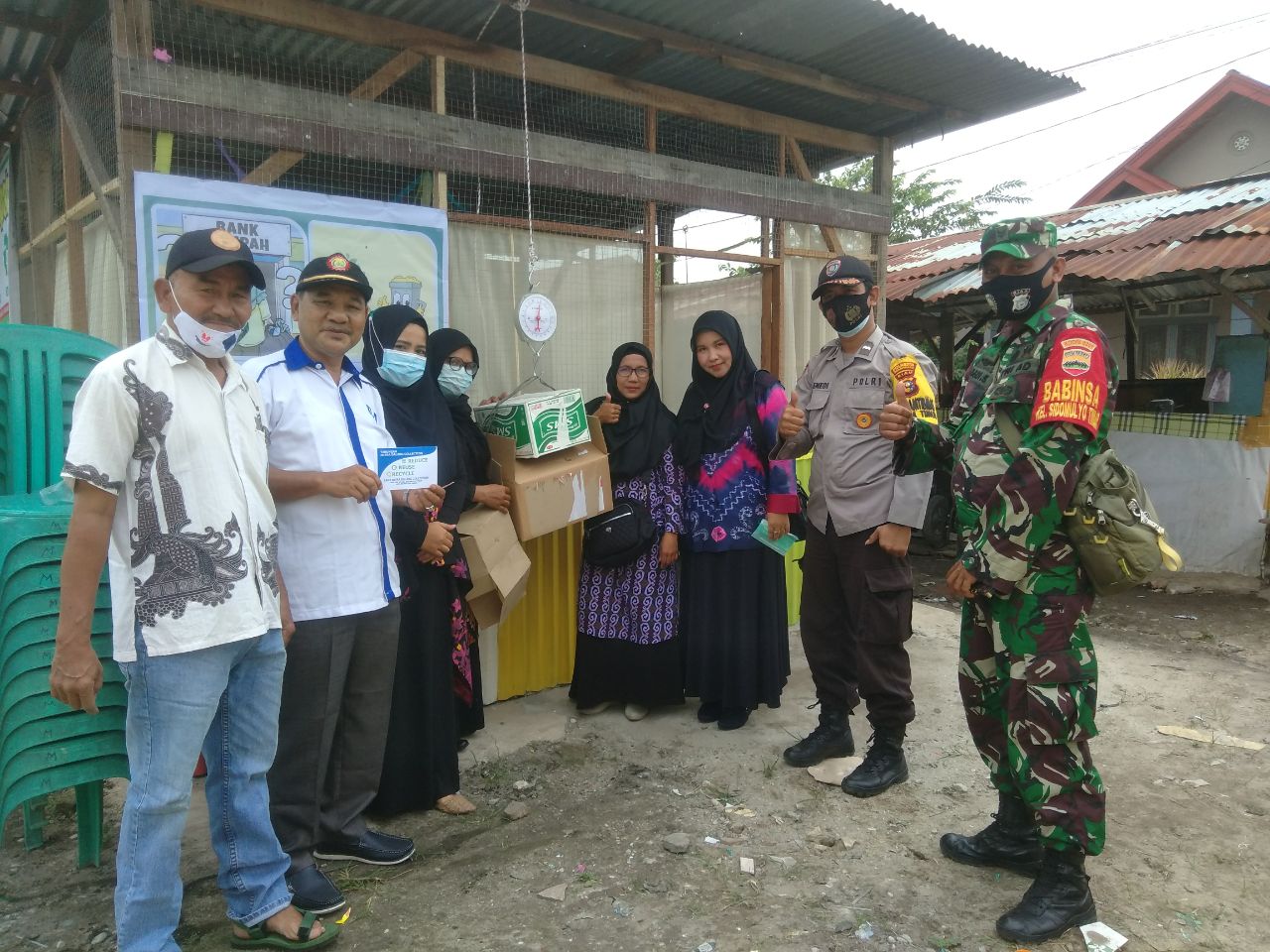 Babinsa Kodim 0301/PBR Hadiri Peresmian Kantor Sekretariat Bank Sampah di Kelurahan Sidomulyo Timur