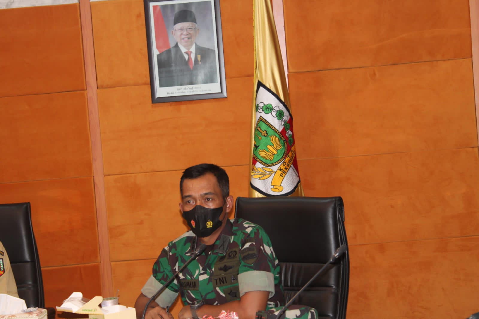 Dandim 0301/PBR Hadiri Kegiatan Pengarahan Dari Presiden RI Secara Virtual Terkait Virus Covid-19 Varian Omicron di Ruang Rapat MPP