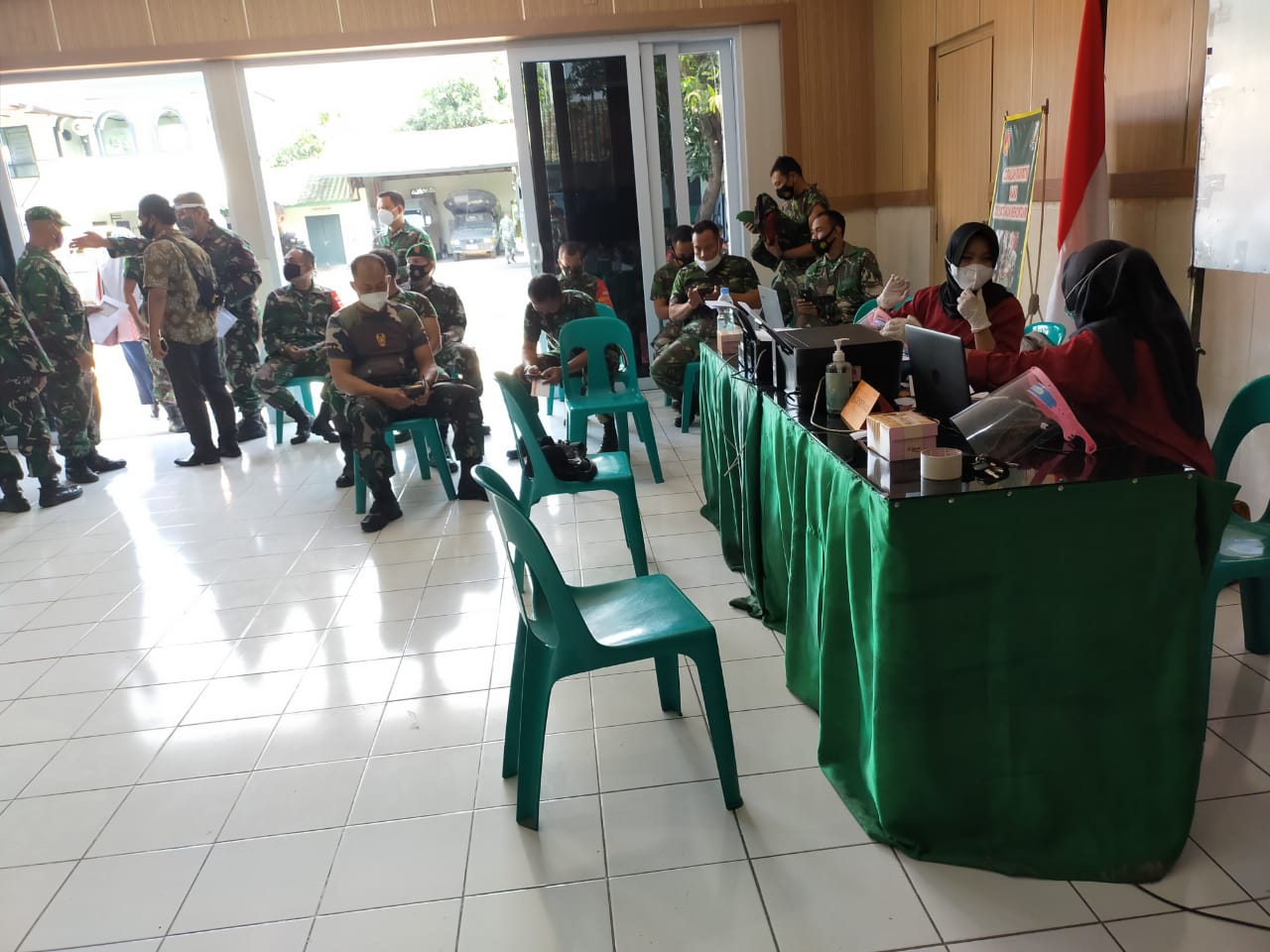 Kasdim 0715/Kendal Berikan Arahan Pada Babinsa Penerima Vaksin