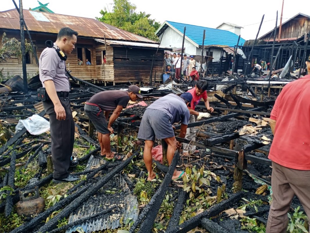 Pasangan Suami Istri Ditemukan Tewas Terbakar Didalam Rumahnya